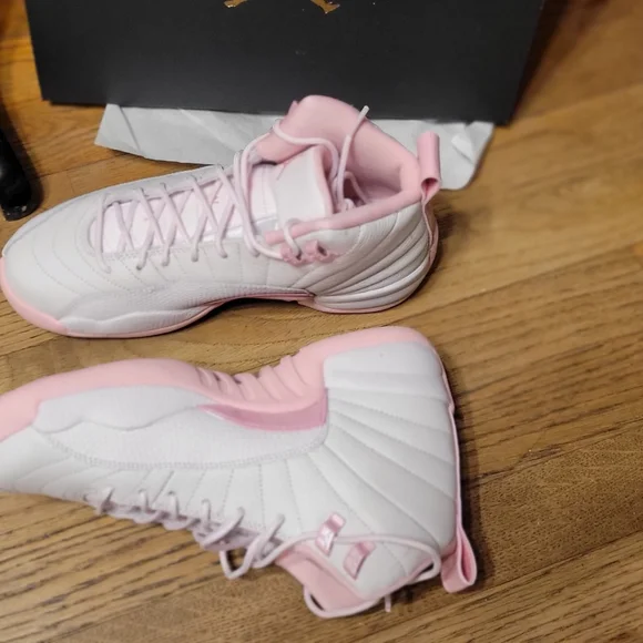 Jordan Kids Sneakers in White and Light Pink - Picture 4 of 13